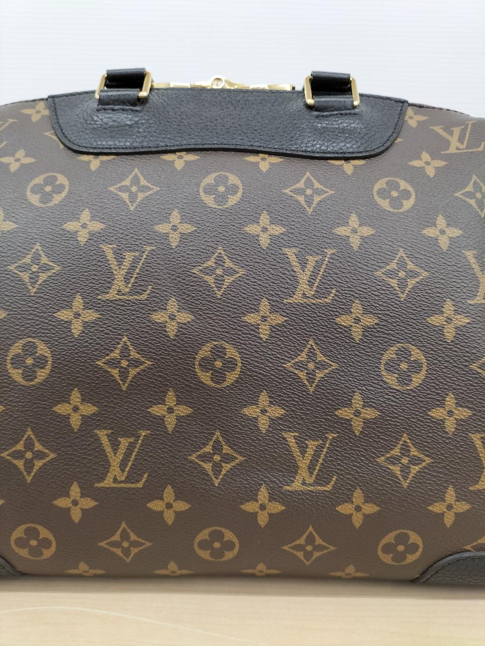 中央、2カ所に折れ跡あります