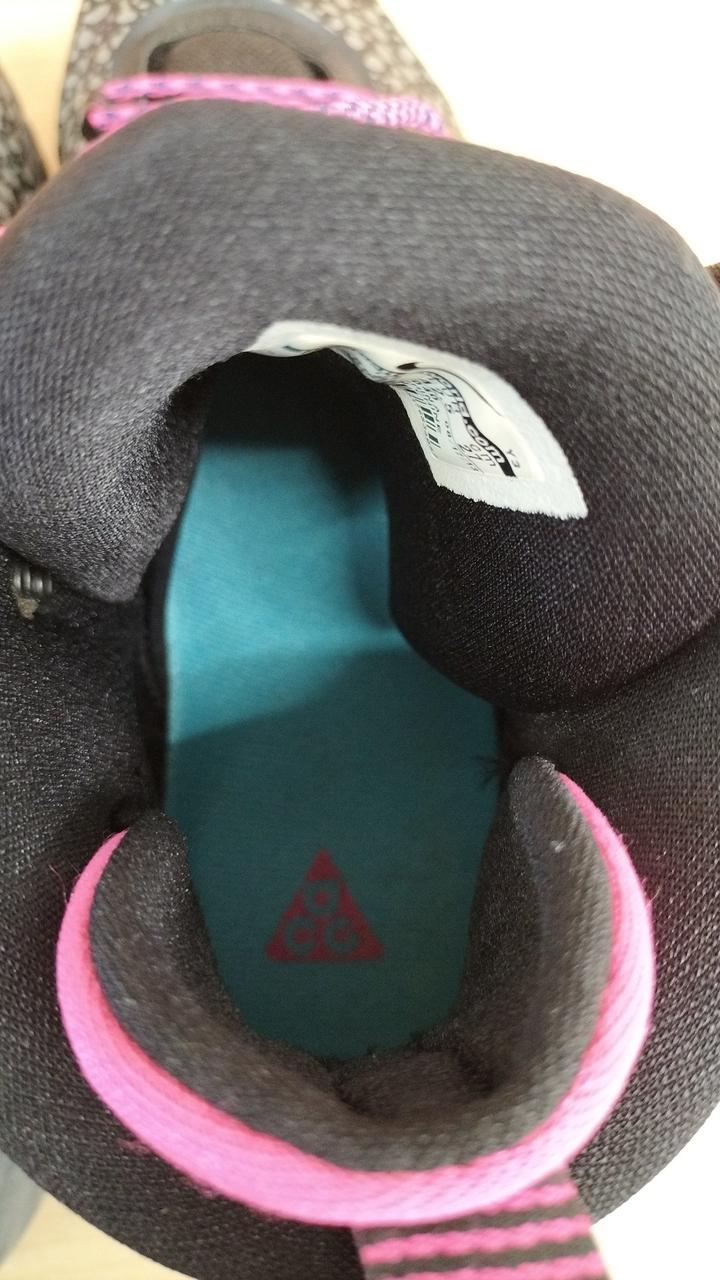 中敷きに取れない汚れや髪の毛があります