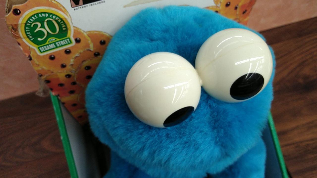 目 変色あり