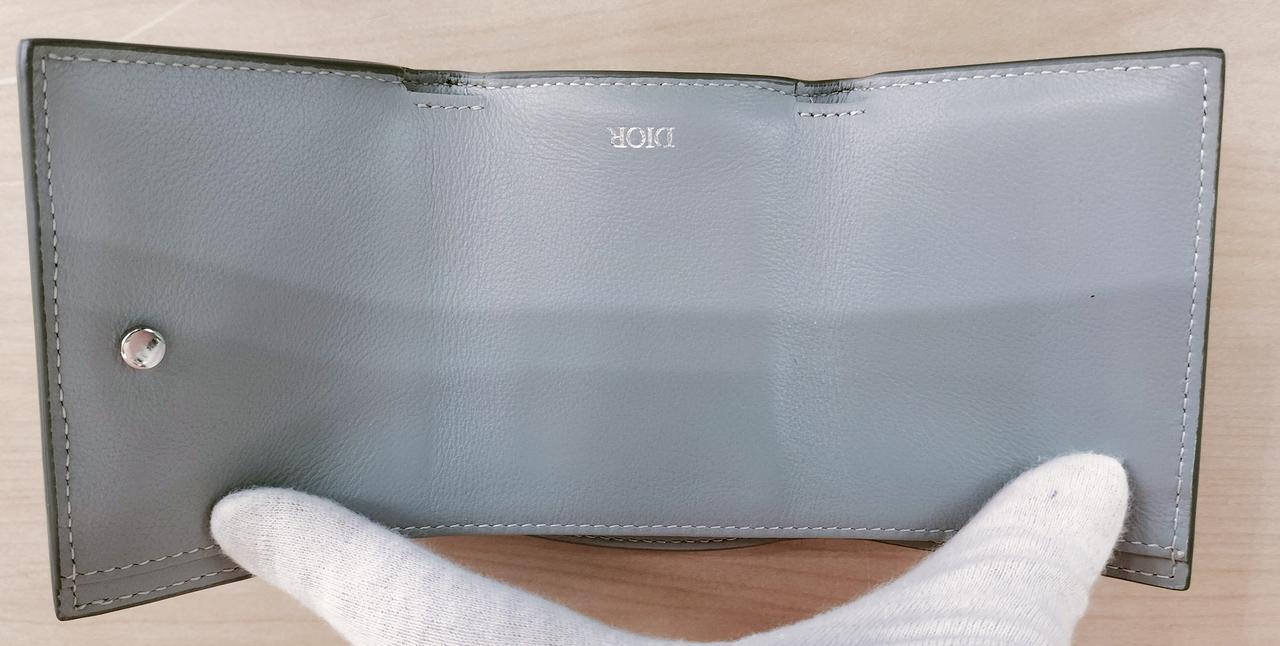 Dior 三つ折り財布 【廃盤モデル】 Dior 三つ折り財布 【廃盤モデル】 - メルカリ