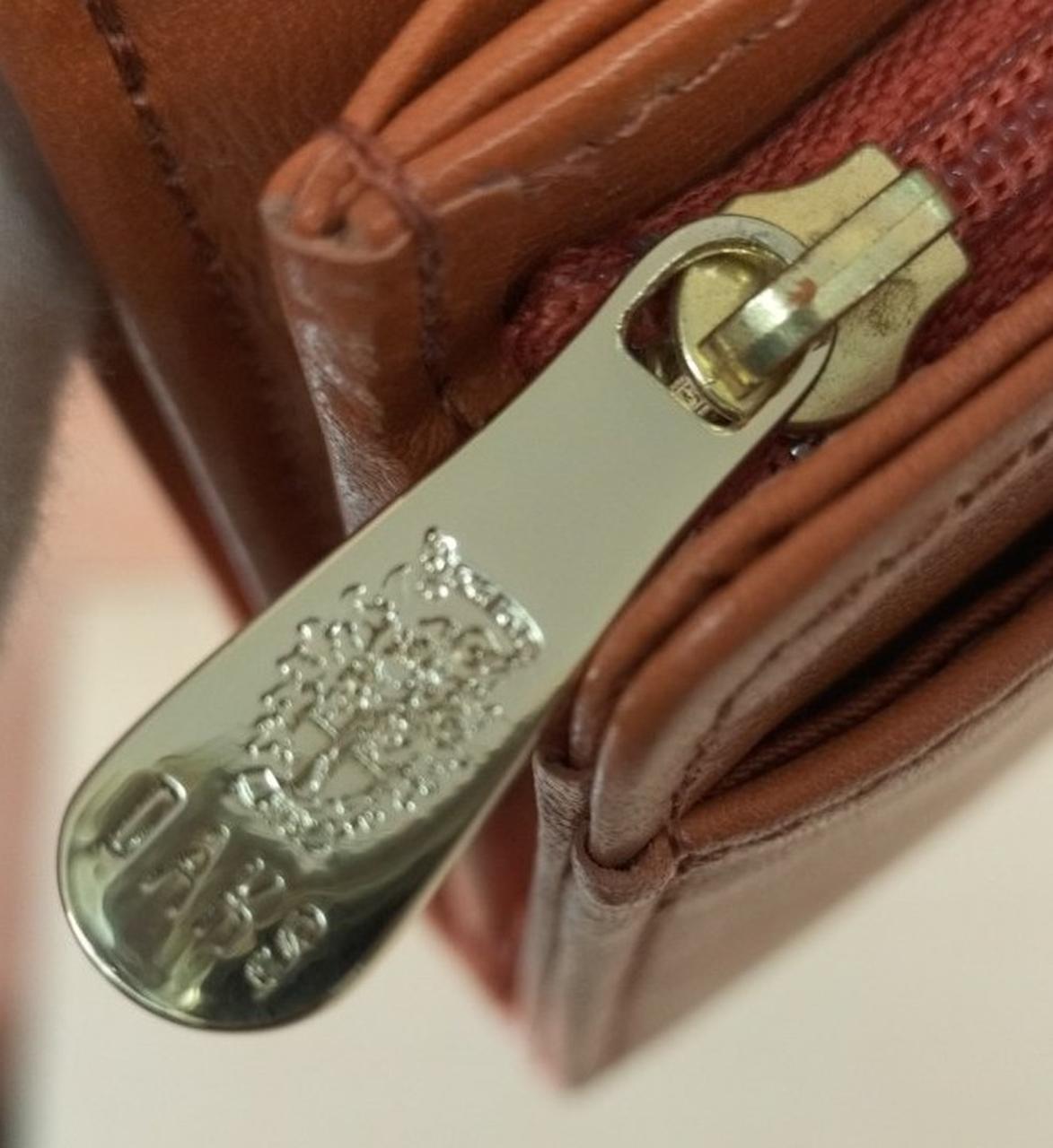 ファスナー裏面