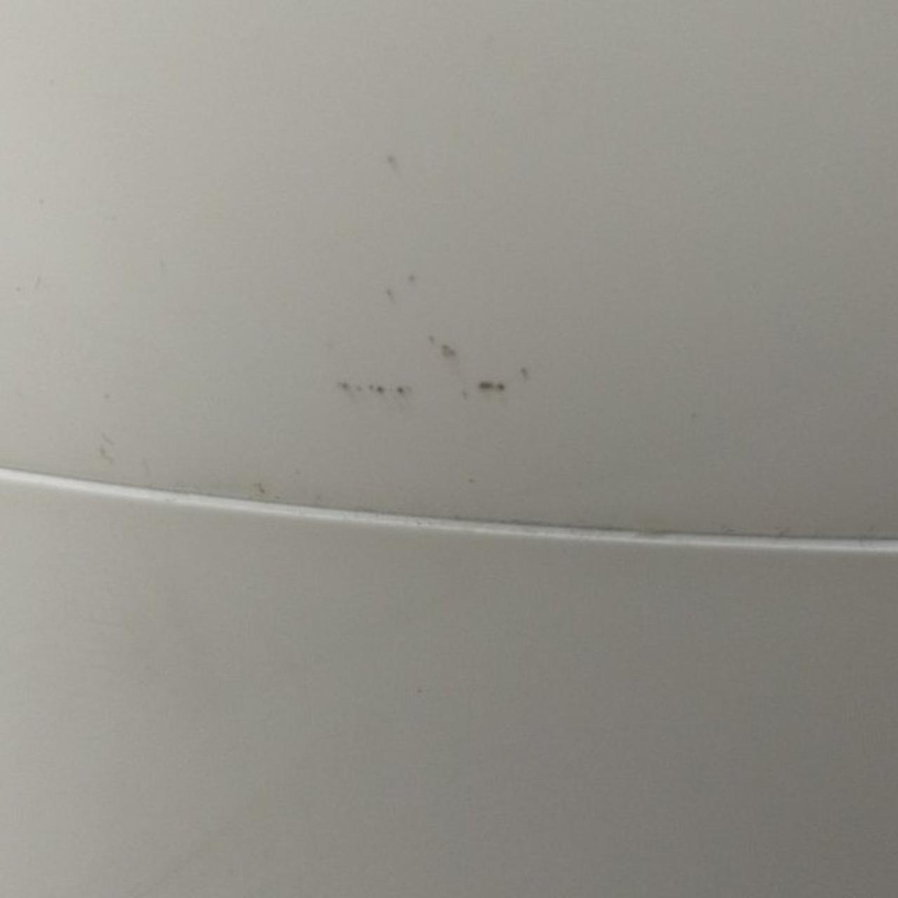 外側表面に汚れあります。。