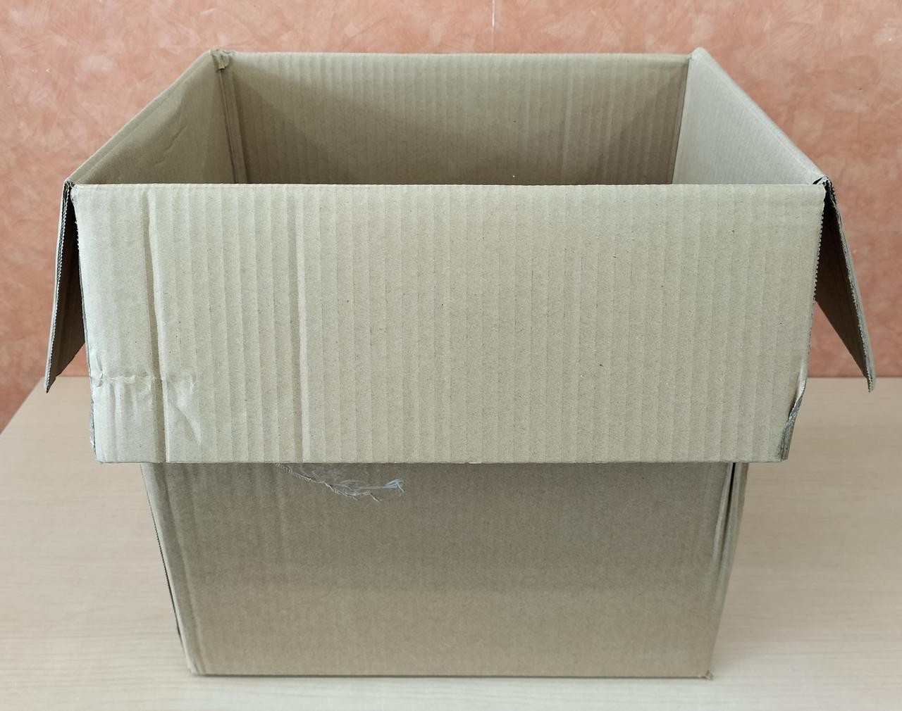 店頭で開いて展示している為、箱にイタミ有