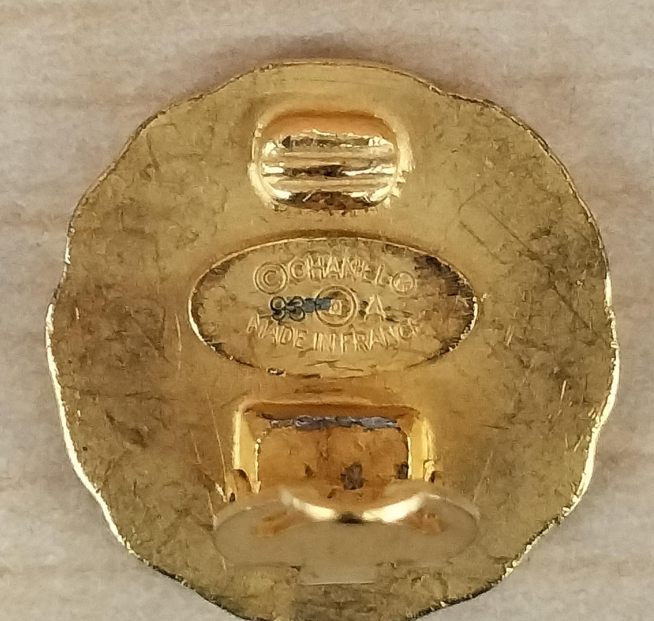 93 A の刻印あります