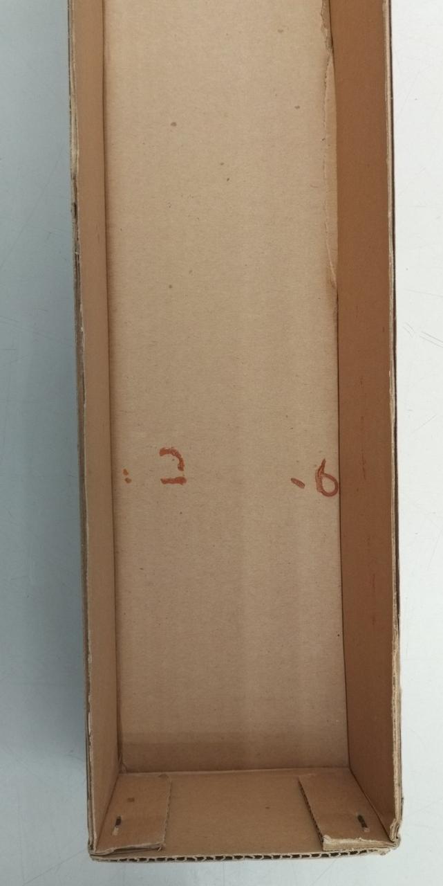 箱内側もゴムの固着あります