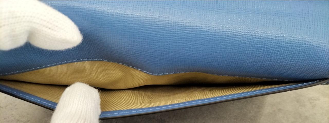 背面ポケット内