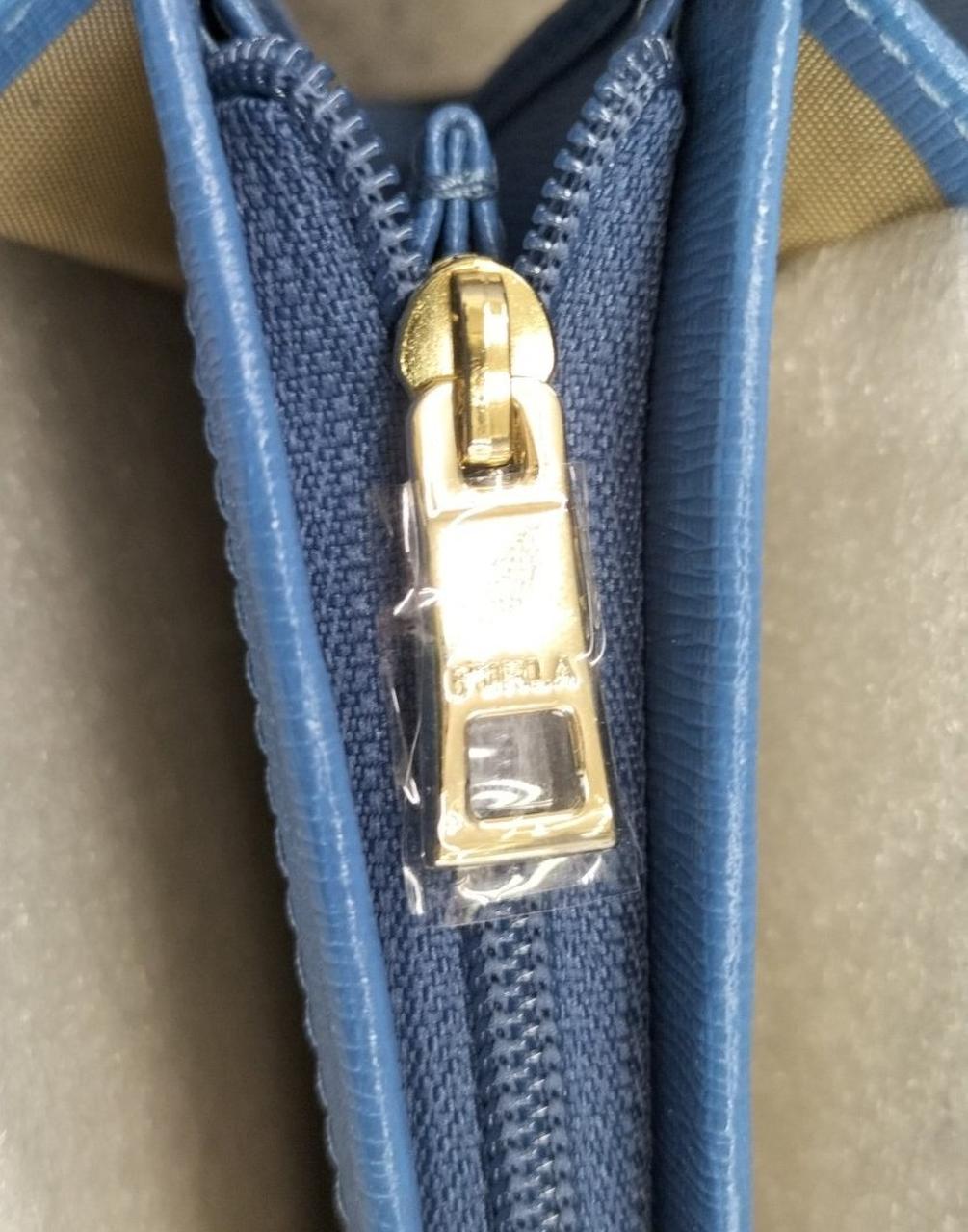 保護テープ付いたままです