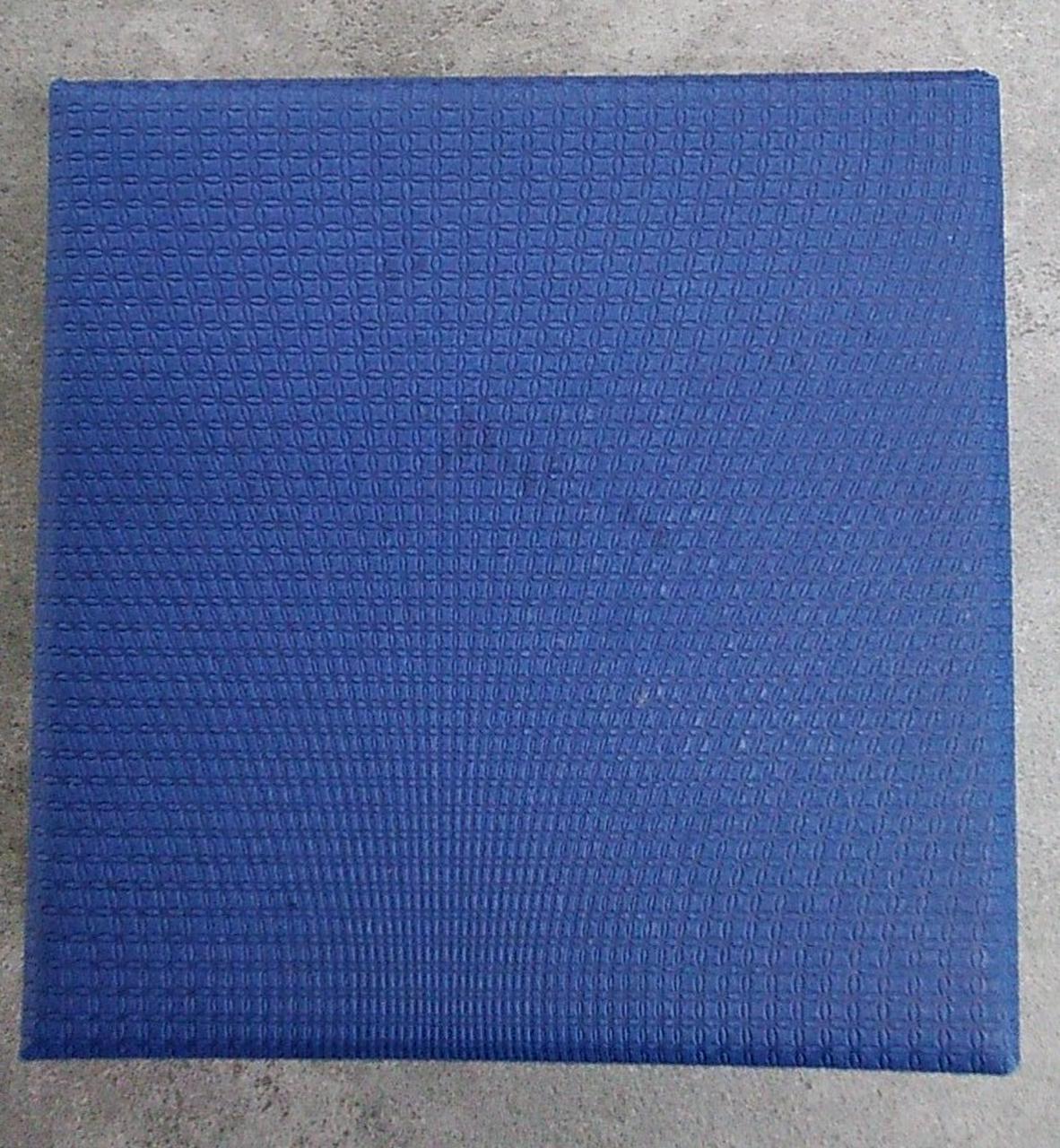 箱の底にシミがあります