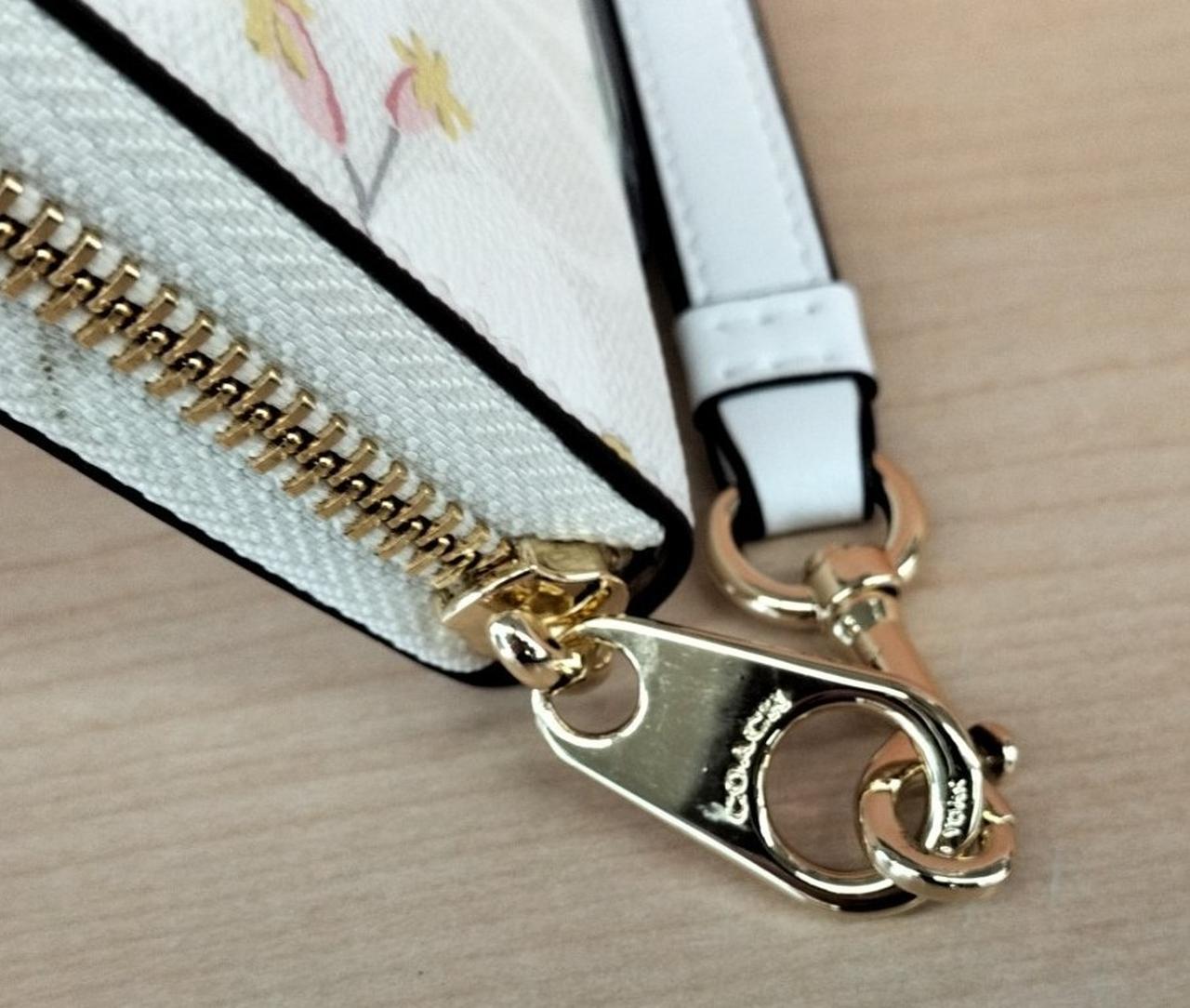 ファスナー部汚れ　引き手小キズあり