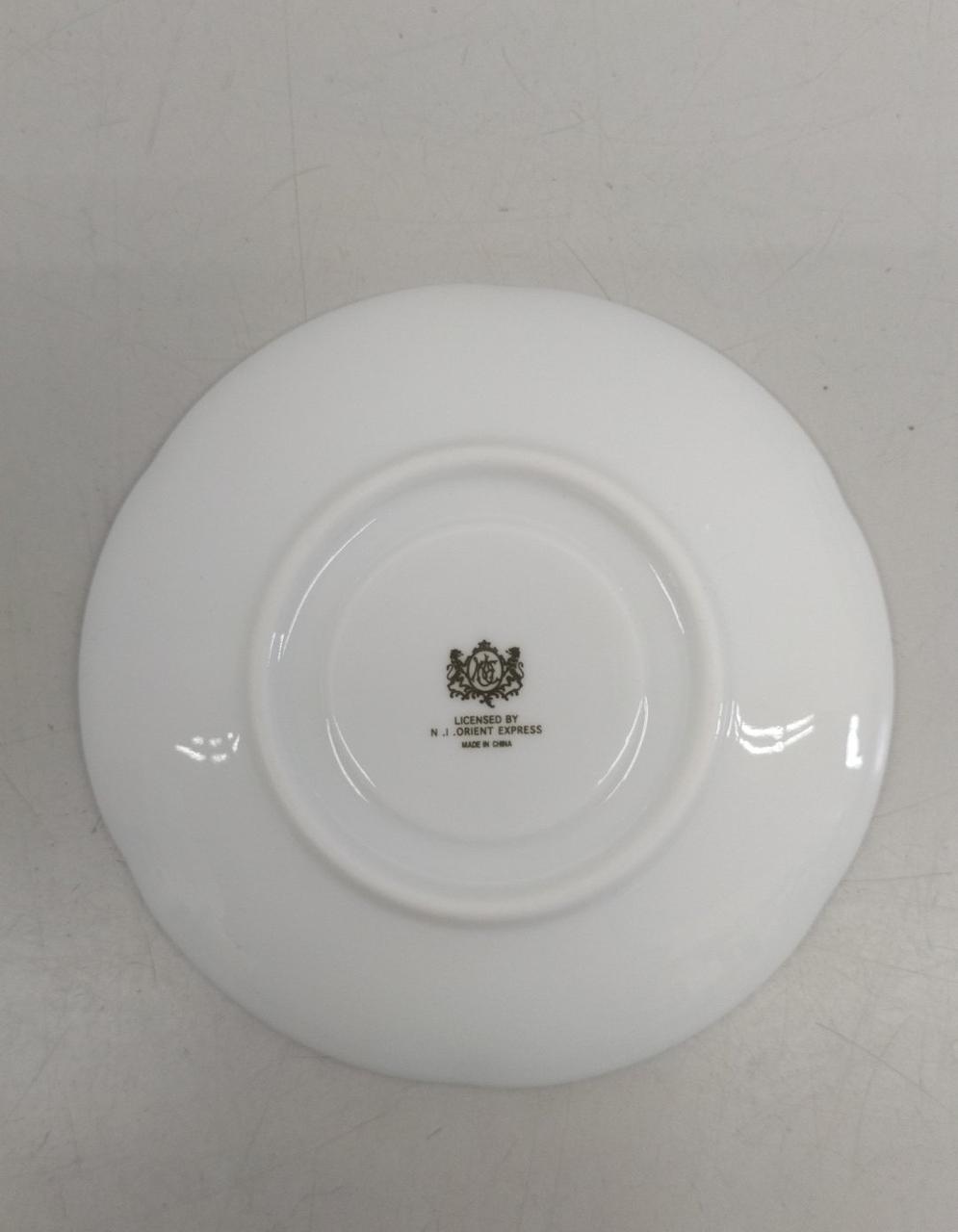 ソーサー裏側印刷がこの1枚だけ違います