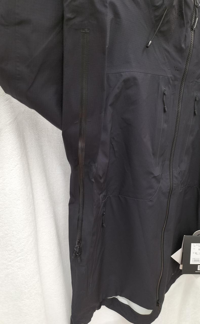 脇の下ベンチレーションあり