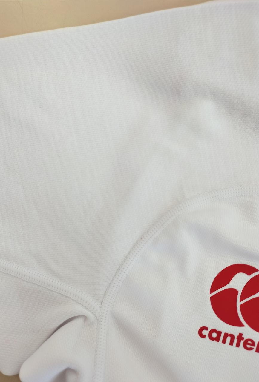 画像中央あたりに赤色の色移りあり