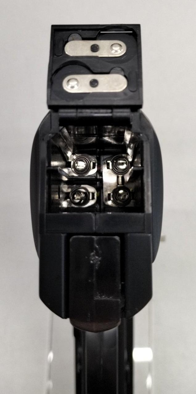 単4電池、4本必要です