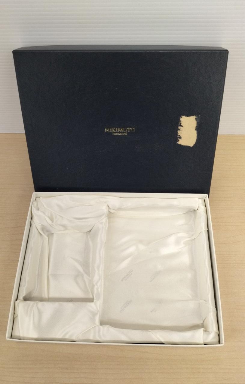 箱にキズ汚れスレシール剥がし跡あります