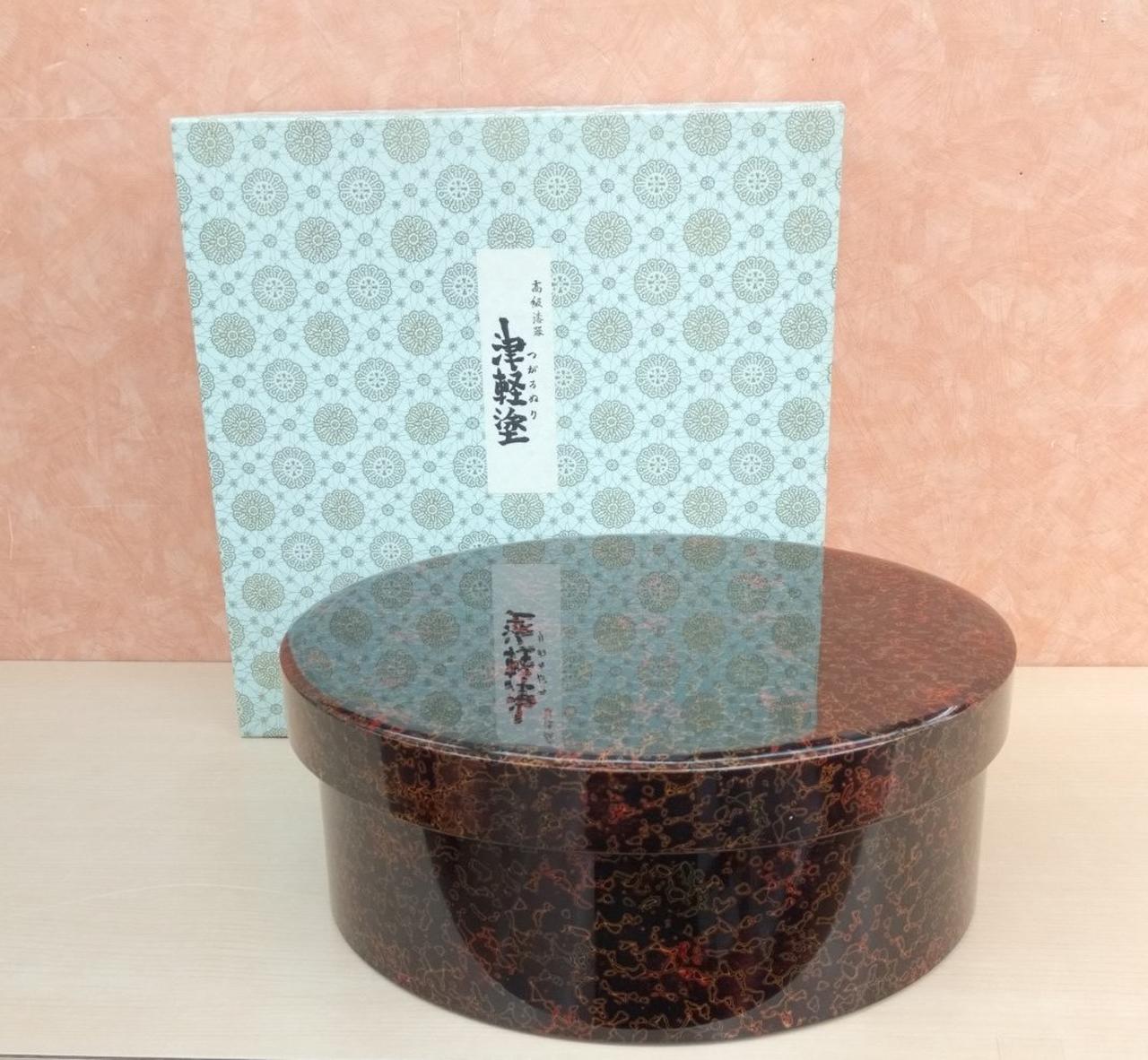 この箱に緩衝材で包んでの発送となります