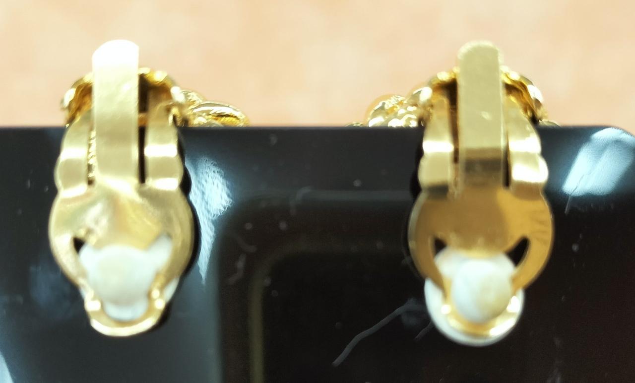 キャッチゴム変色あります