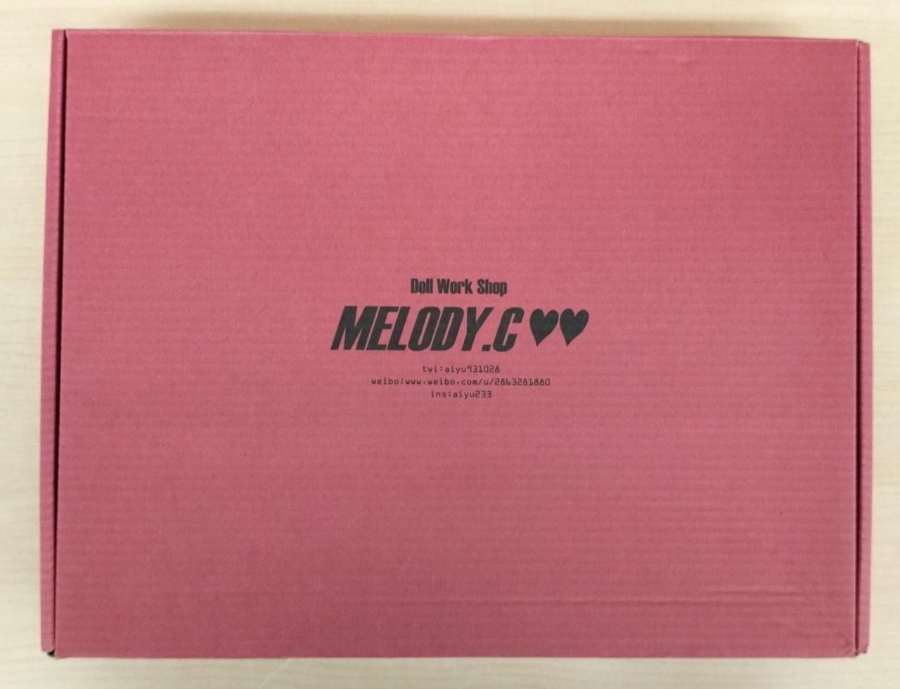 衣装や小物が入っていた箱になります