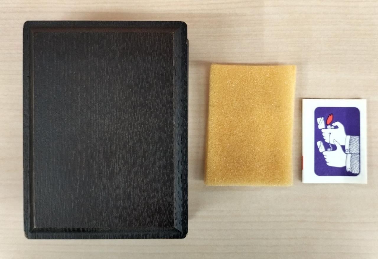 ケース角剥がれあります