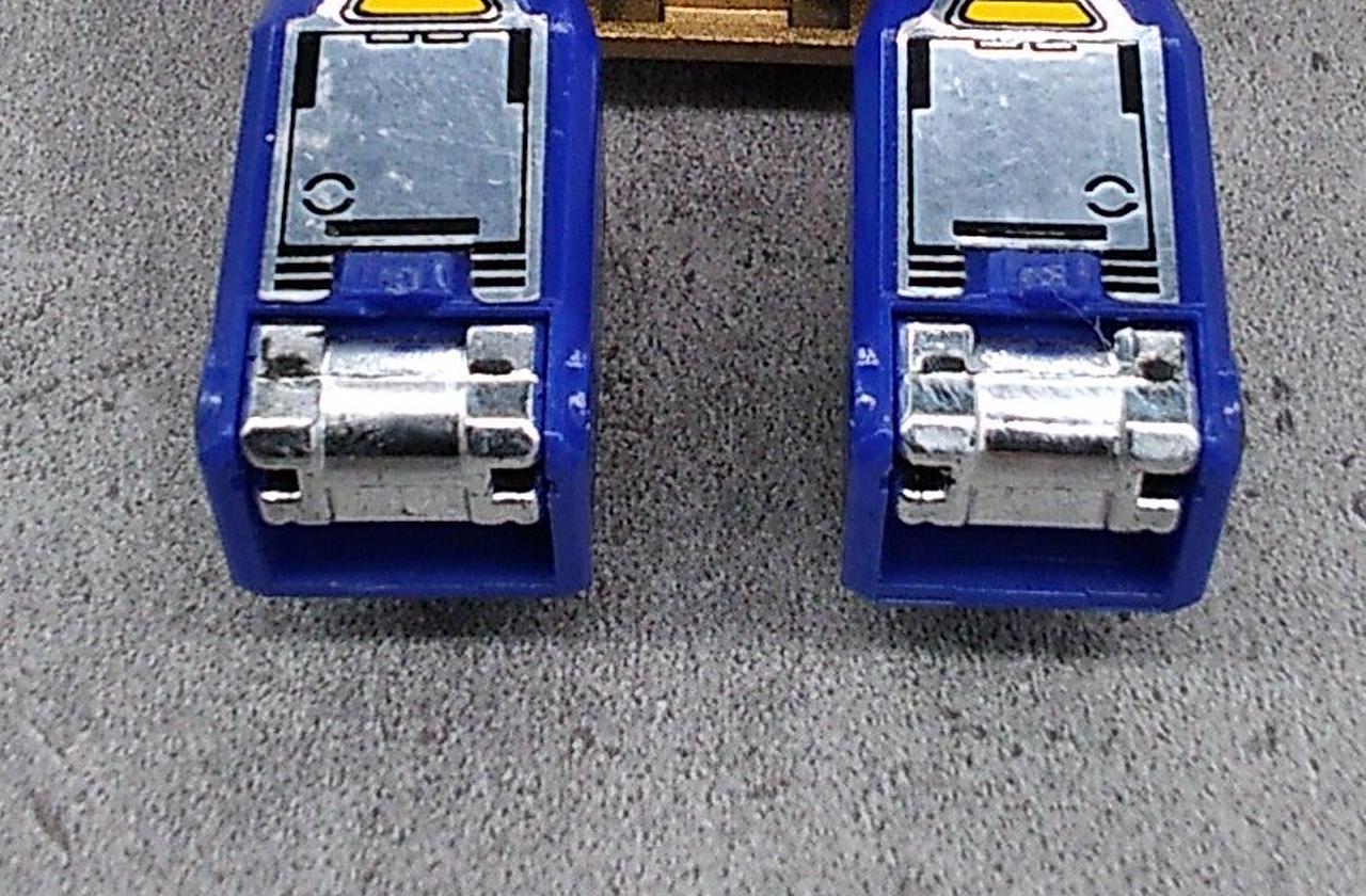 つま先部分、固くなっていて開きません。