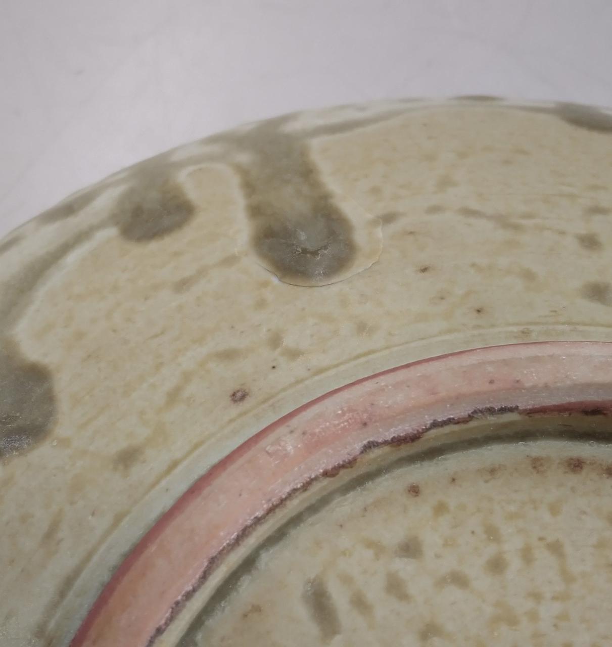 釉薬の浮きあり