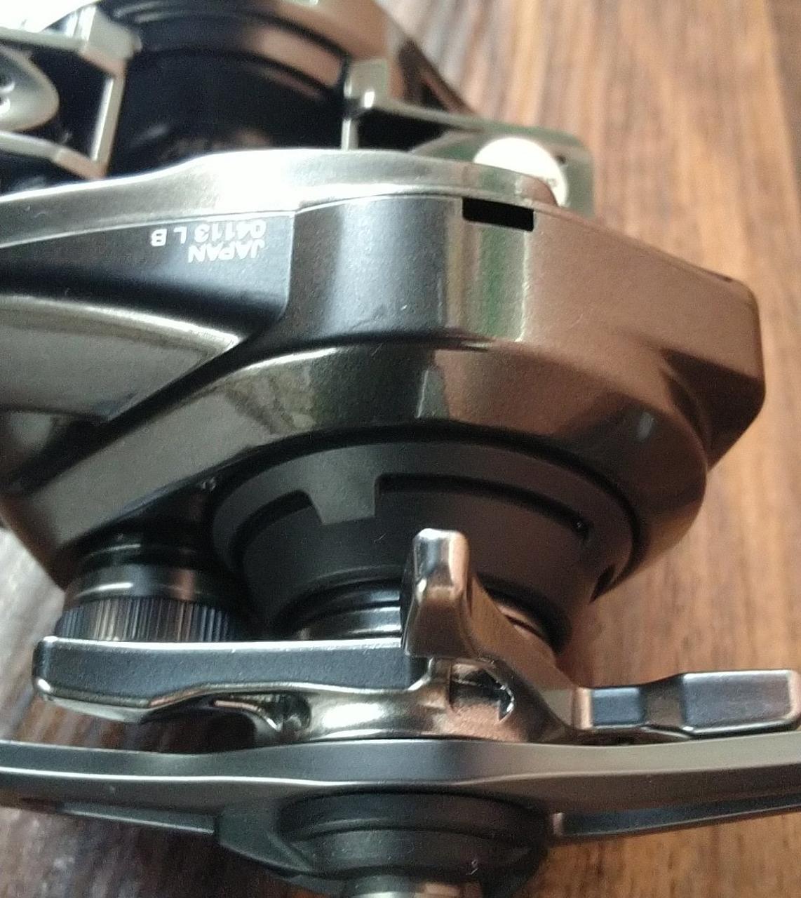 側面下部キズあります