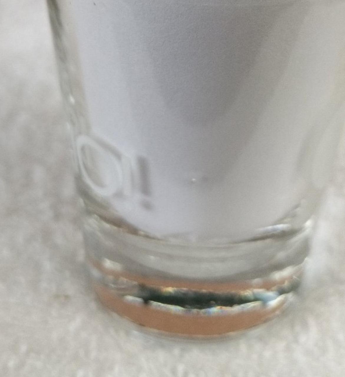 小さな気泡あり