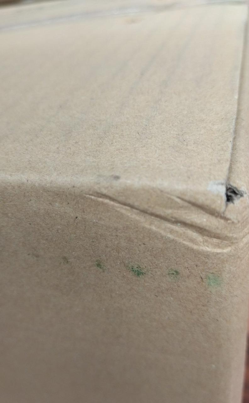 箱にキズ汚れスレ折れあります