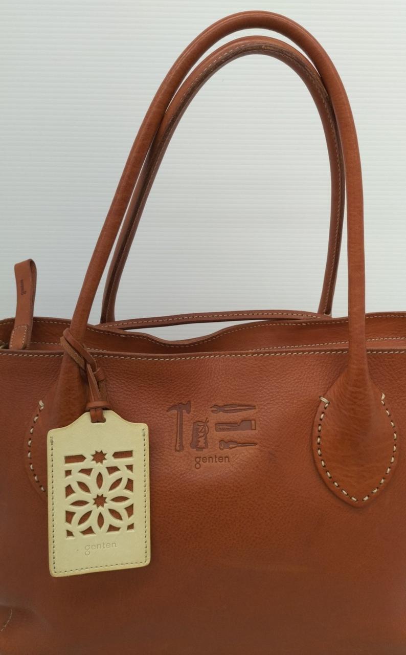 持ち手部分,折り曲げての発送となります