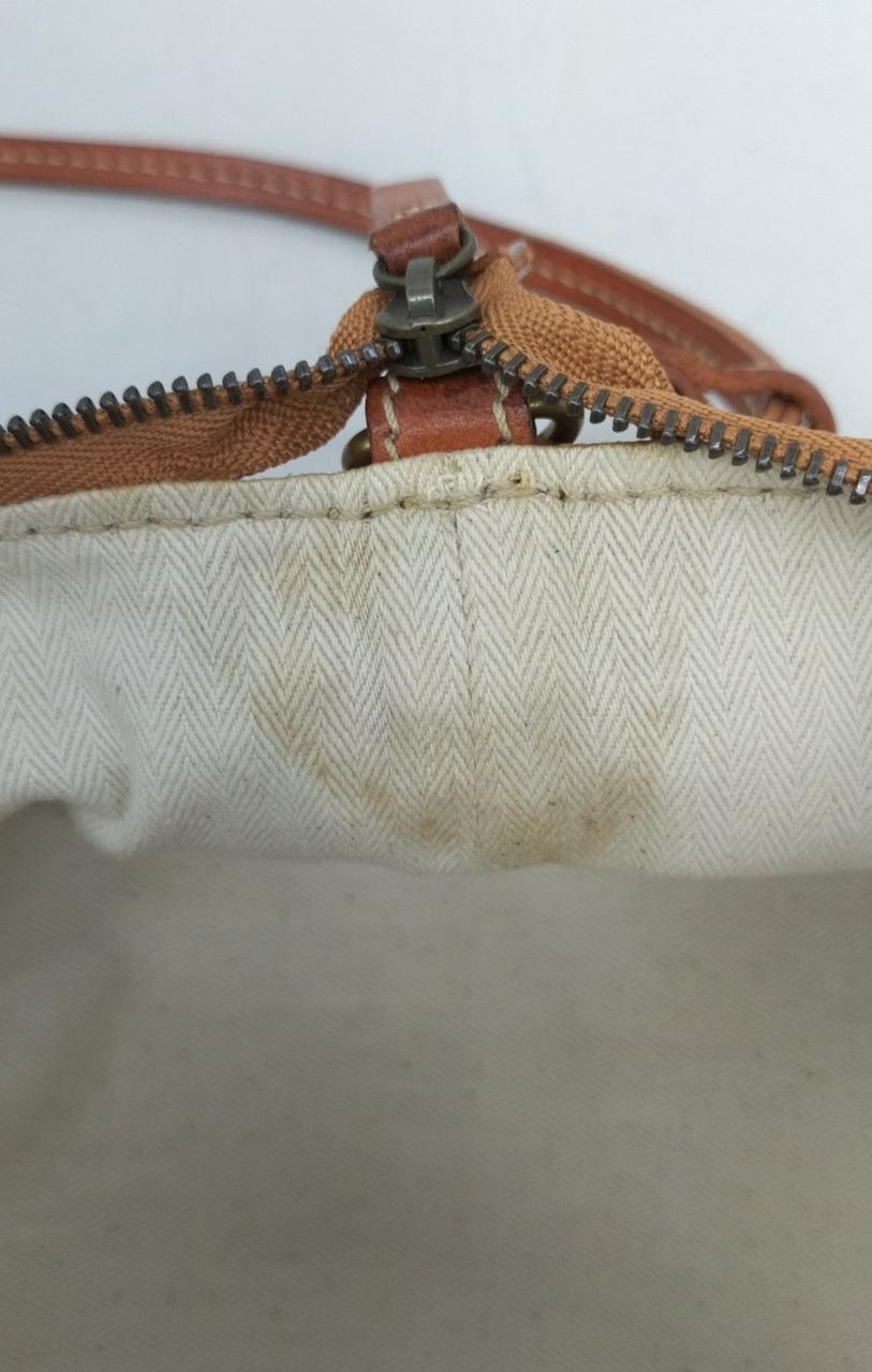 ポーチの内側汚れあります