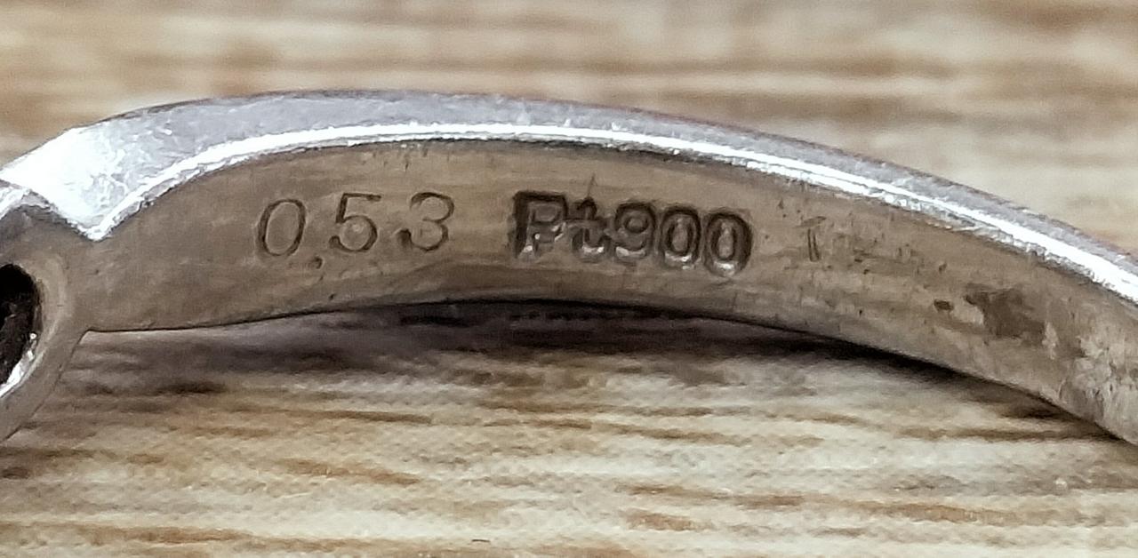 0.53 pt900 の刻印あります