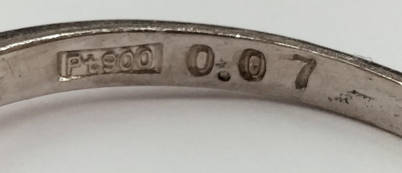 pt900 0.07 の刻印あります