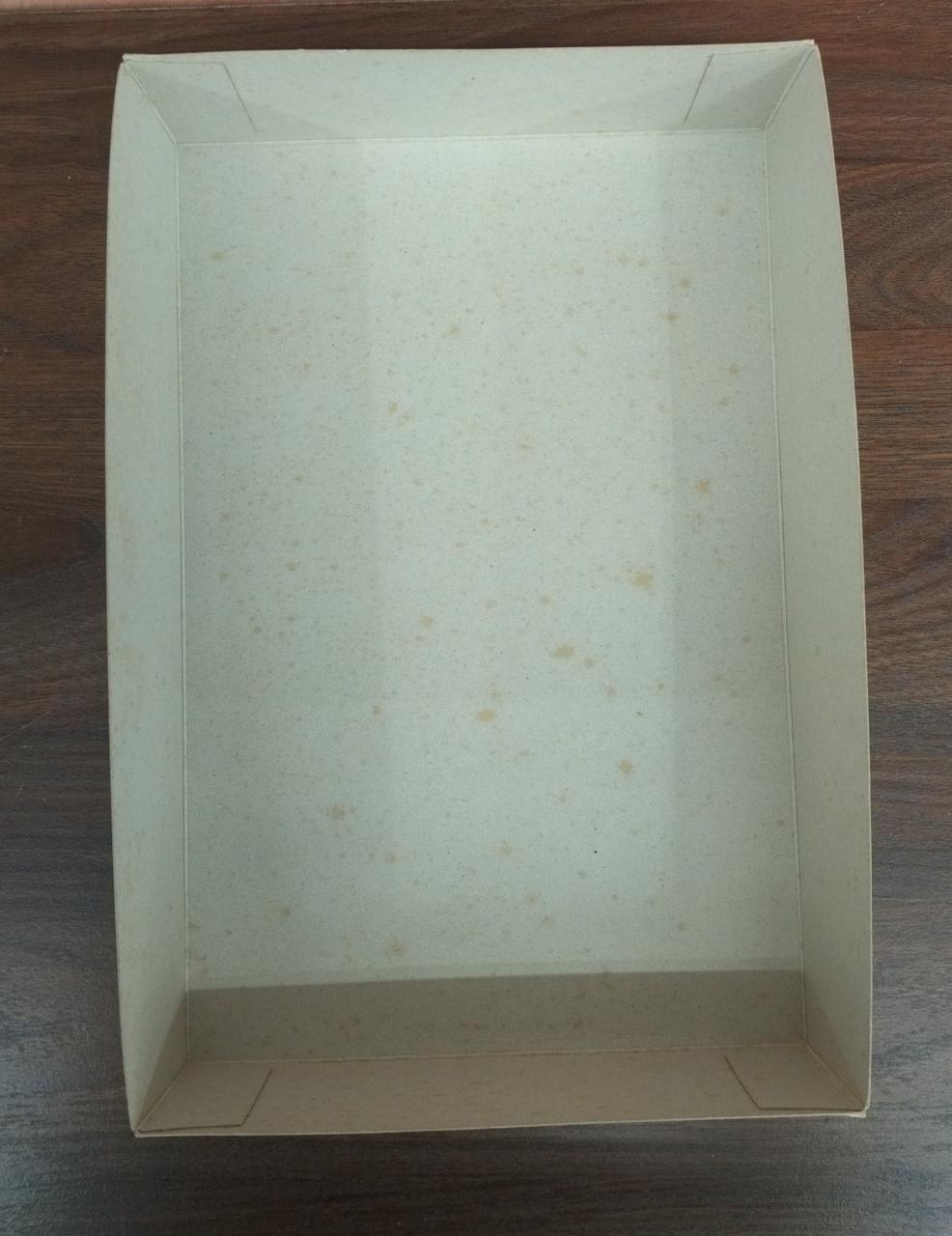 全体的にシミ汚れ変色あります