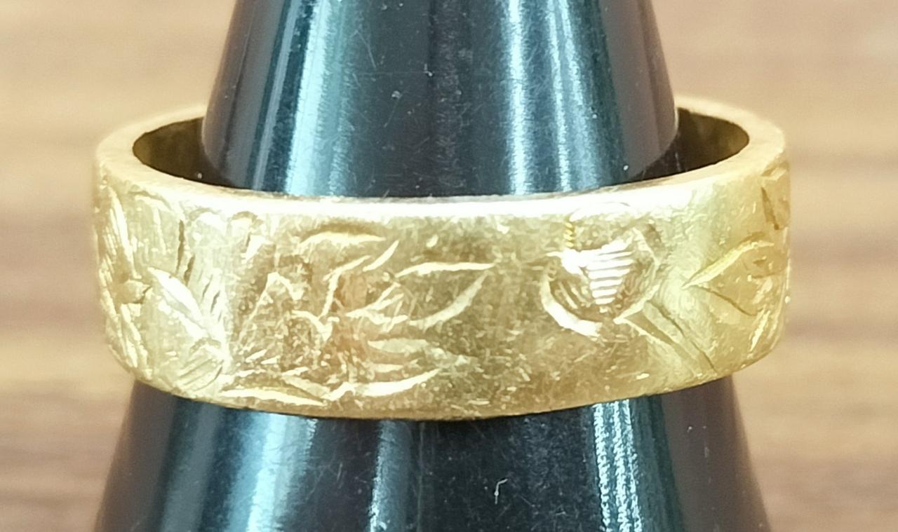 全体的にキズ多いです