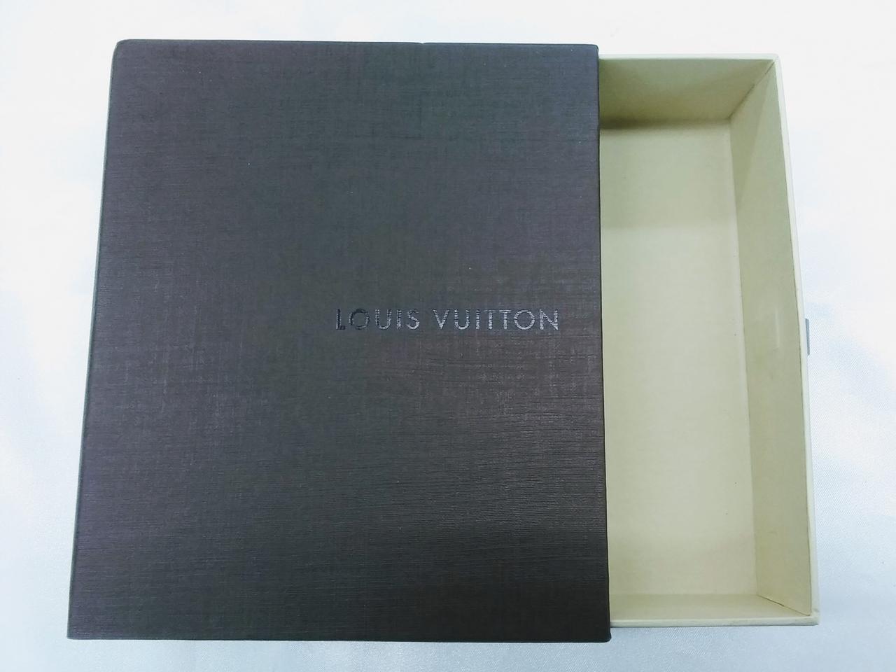 ポルト　モネ　カルト　クレディΩ 保証期間保証なし発送目安1-2日後登録日2021年12月07日特徴・備考箱あり縦約10cm横約11c