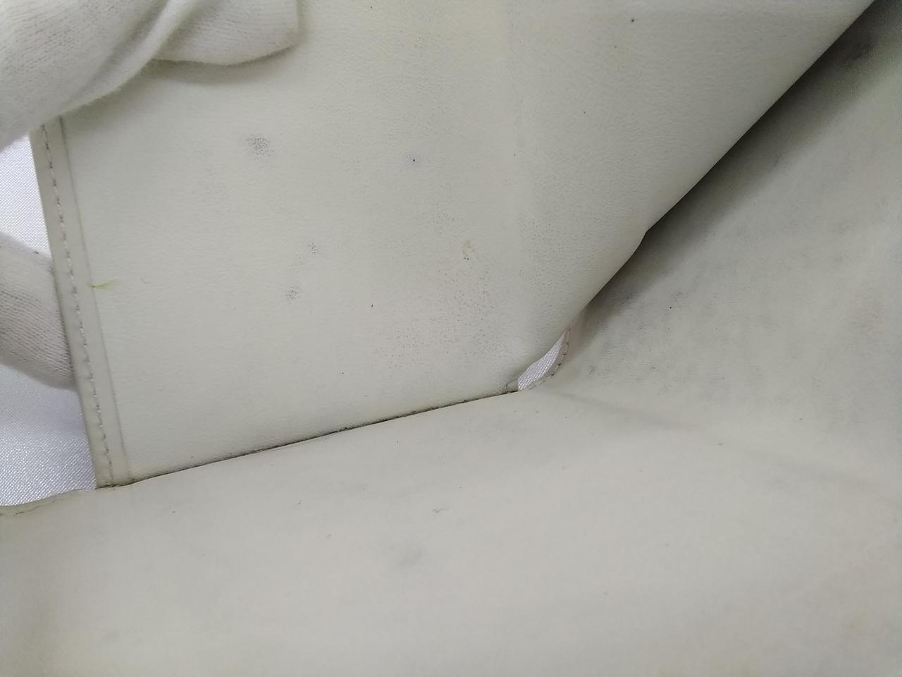 ポルト　モネ　カルト　クレディΩ 保証期間保証なし発送目安1-2日後登録日2021年12月07日特徴・備考箱あり縦約10cm横約11c