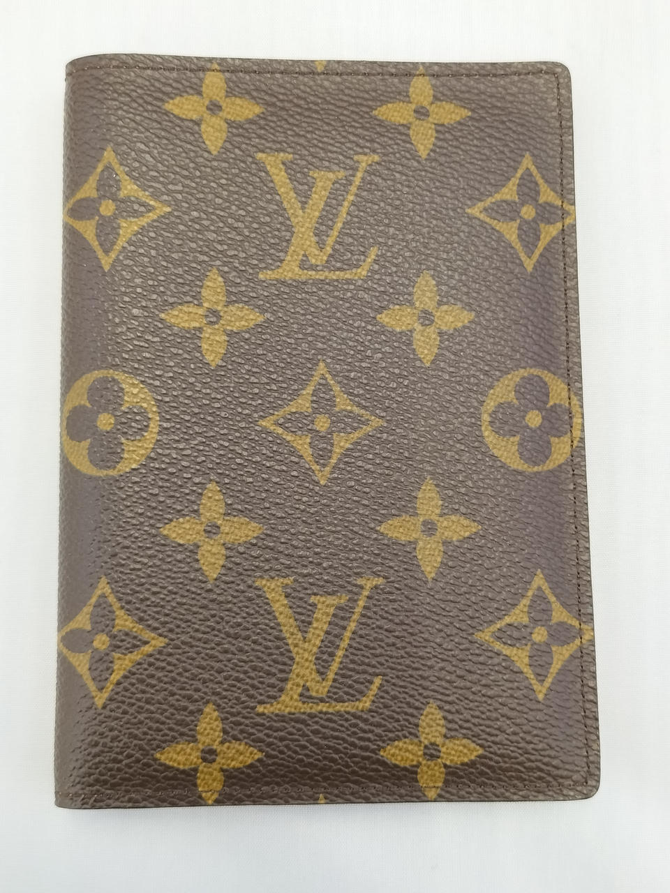 少々膨らみあり