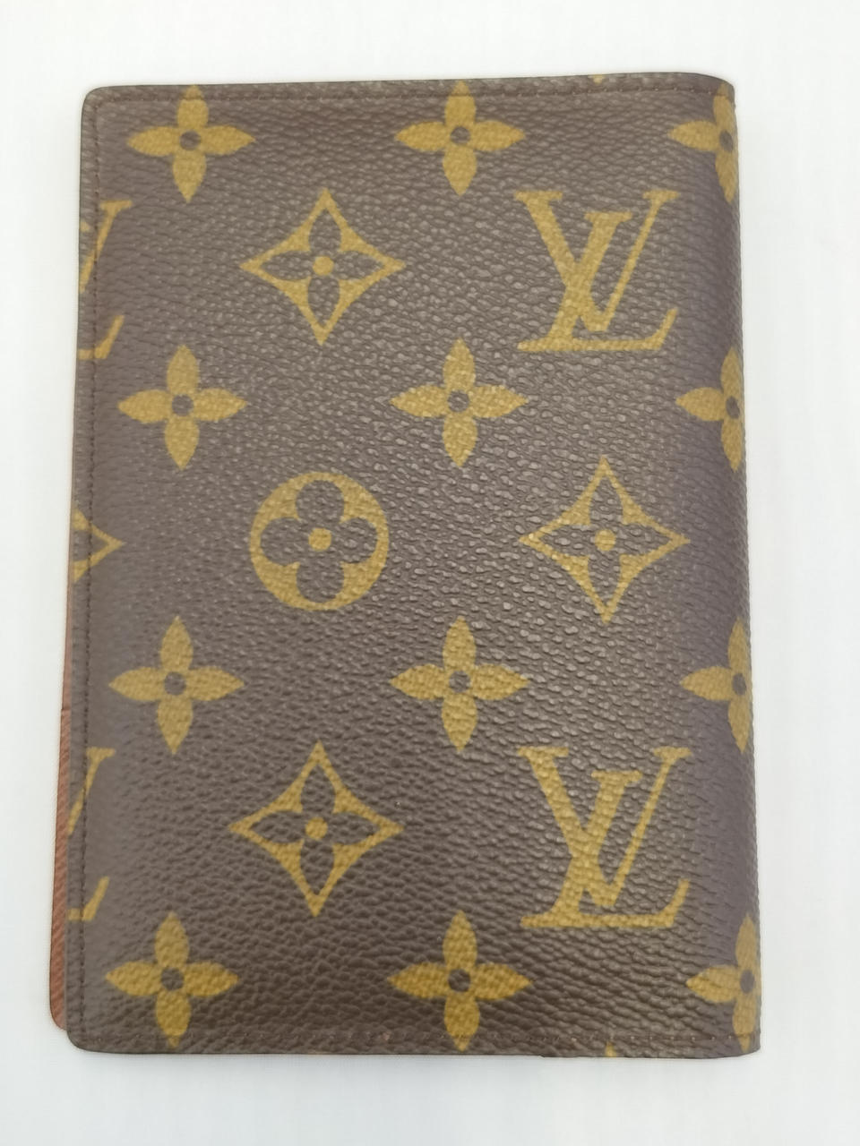 少々膨らみあり