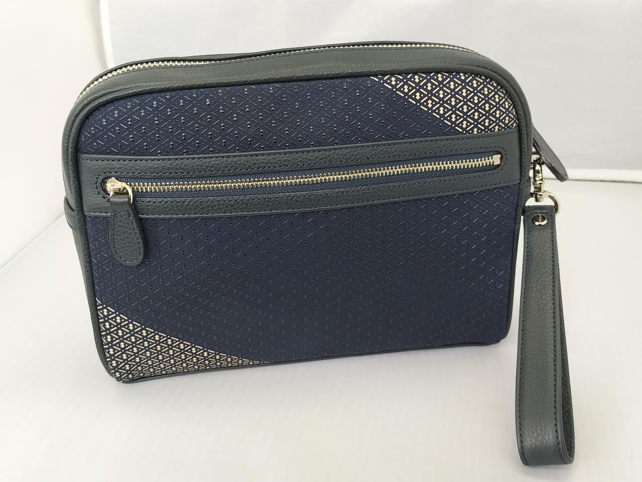 横23×縦17×幅6cm