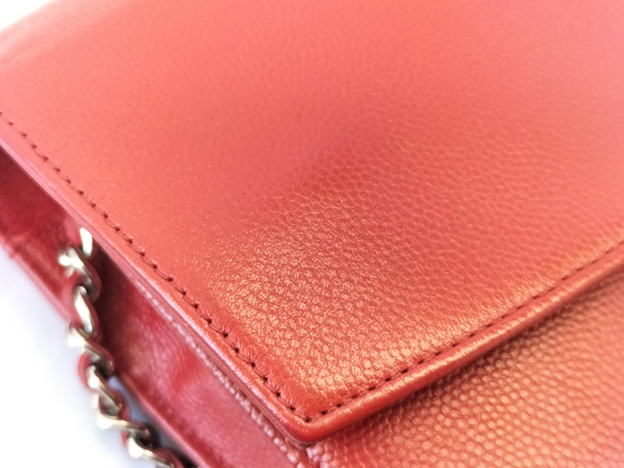 膨らみによる跡あり