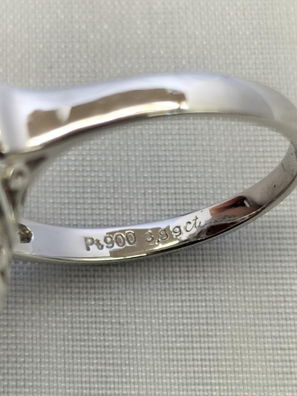 Pt900 3.89ct刻印あり