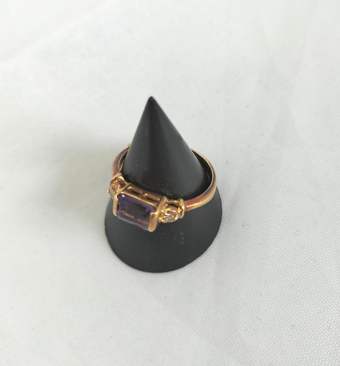 石の大きさ横約6mm×縦約5mm