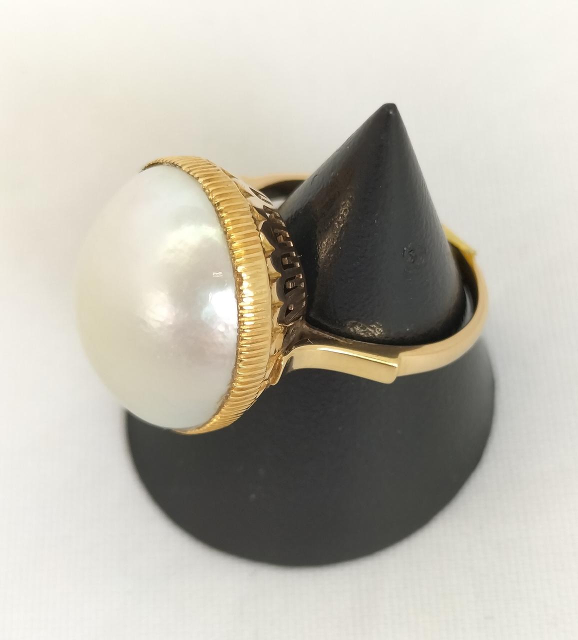 石の大きさ横約1.5cm×縦約1.8cm