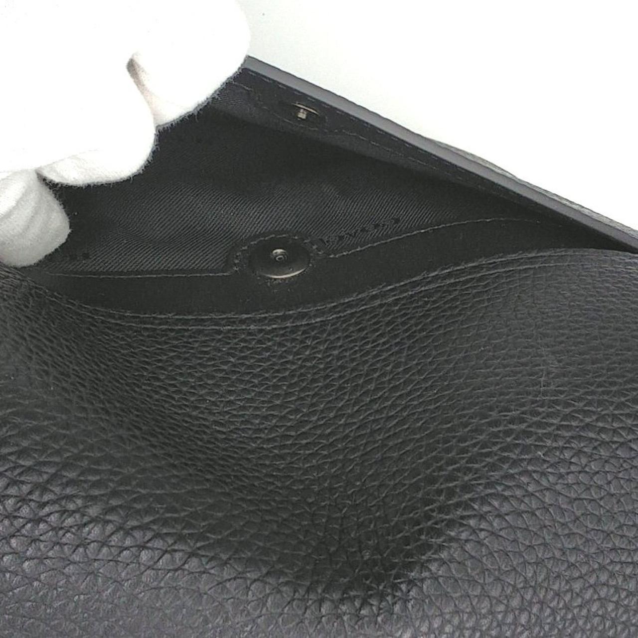 外ポケットはスナップ式