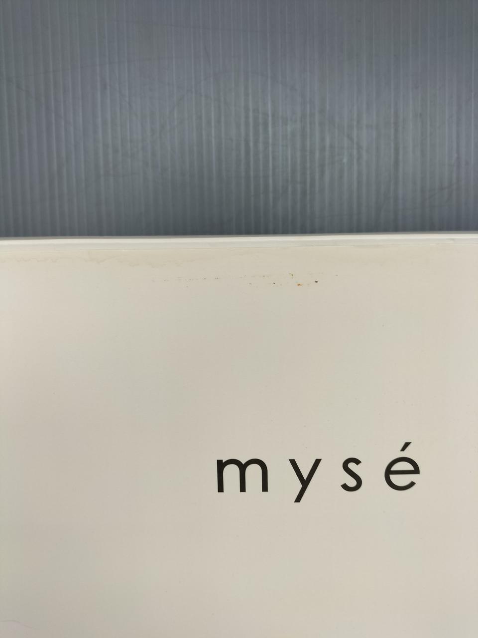 箱全体に変色有り