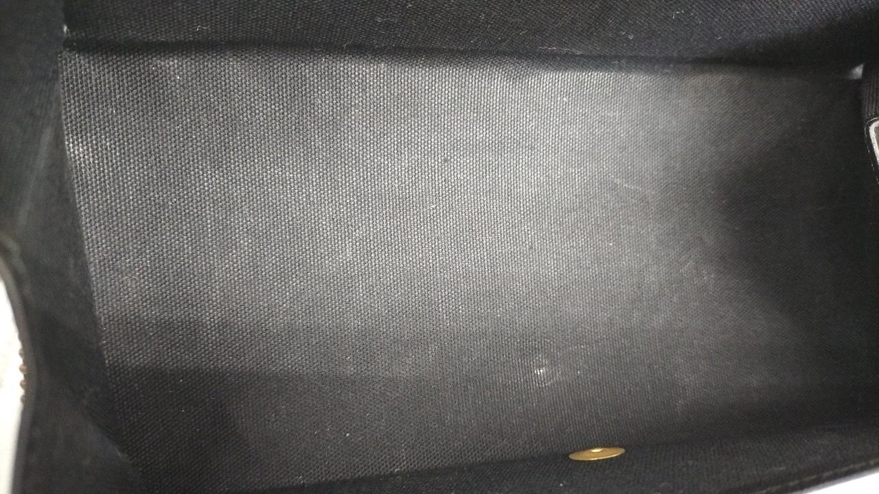 小銭入れ部分全体的に色褪せ有