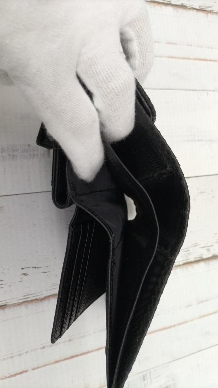 お札入れる場所2箇所あります