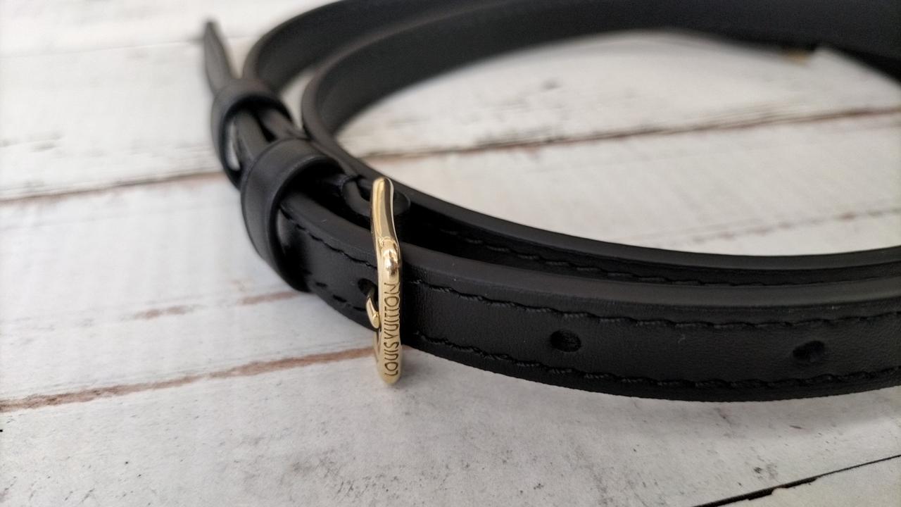 ショルダーベルト ブランドロゴ