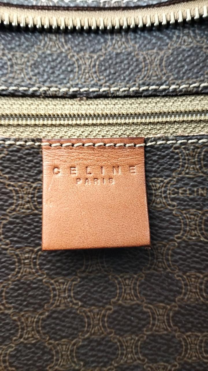 内側ブランドロゴ