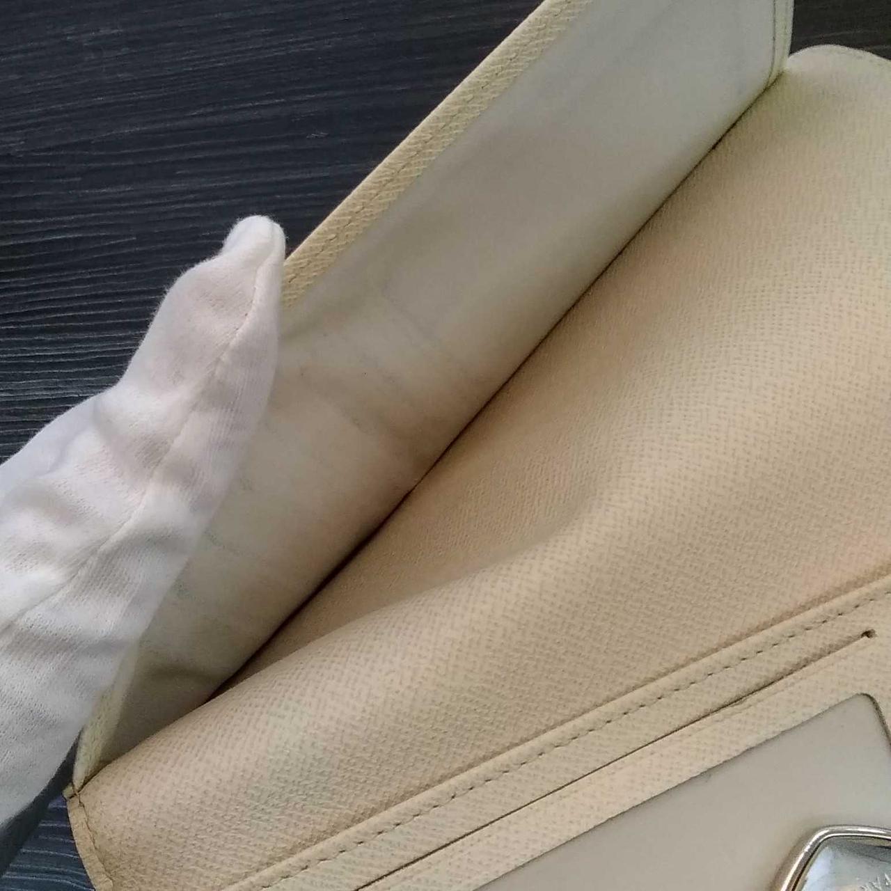 内ポケットの中です