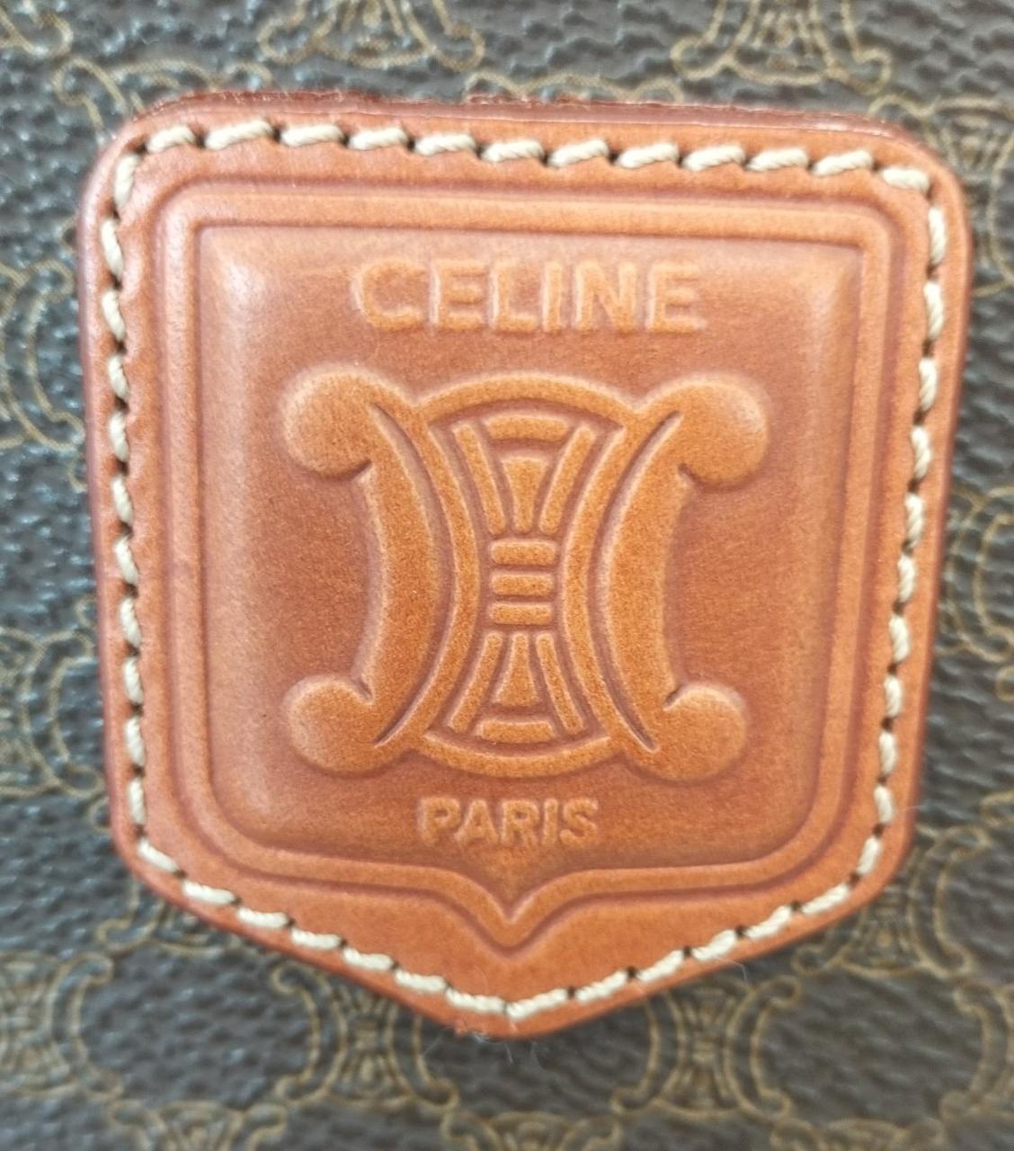 バッグ外側 ブランドロゴ